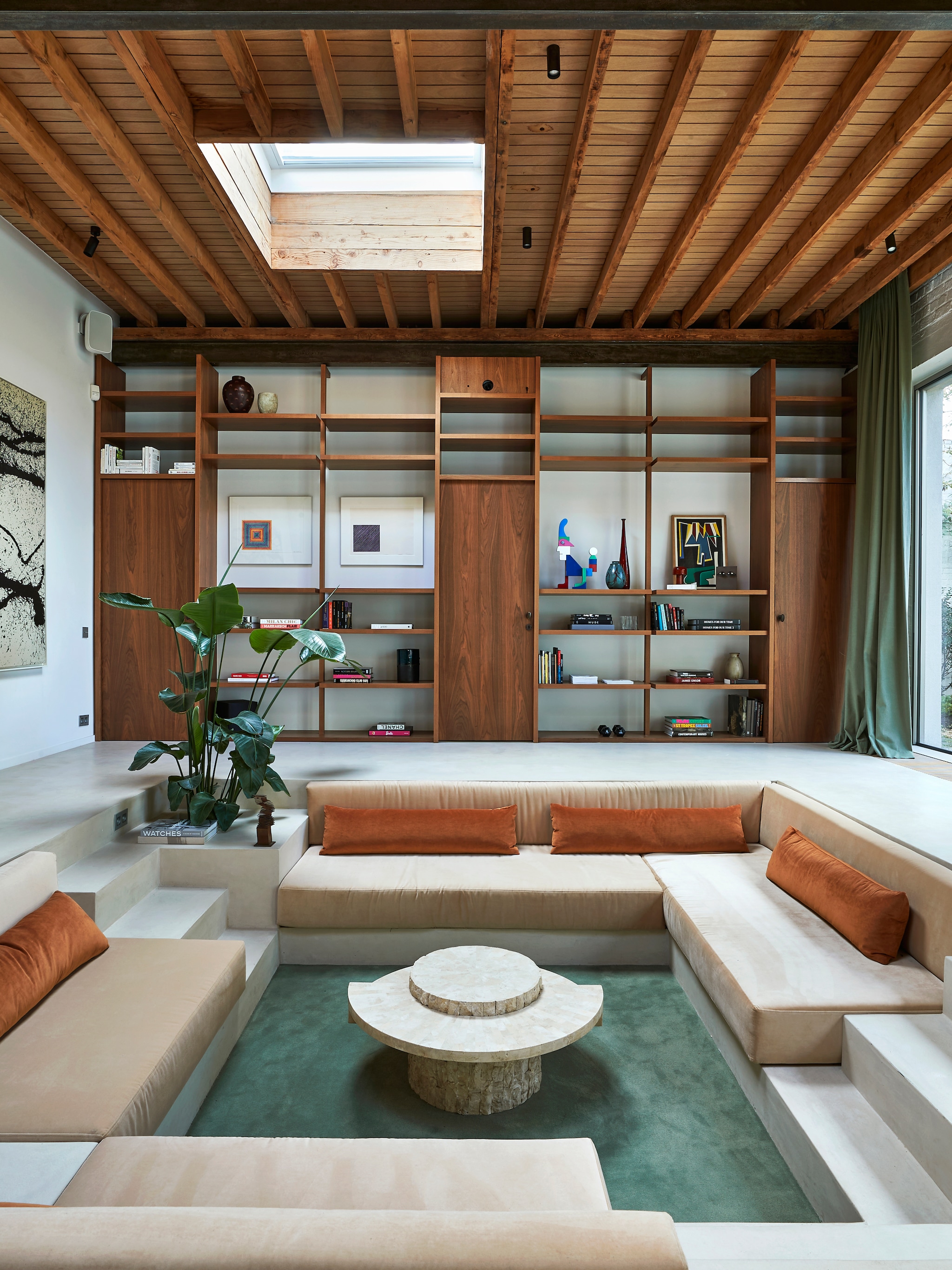 de voormalige loods met seventies design