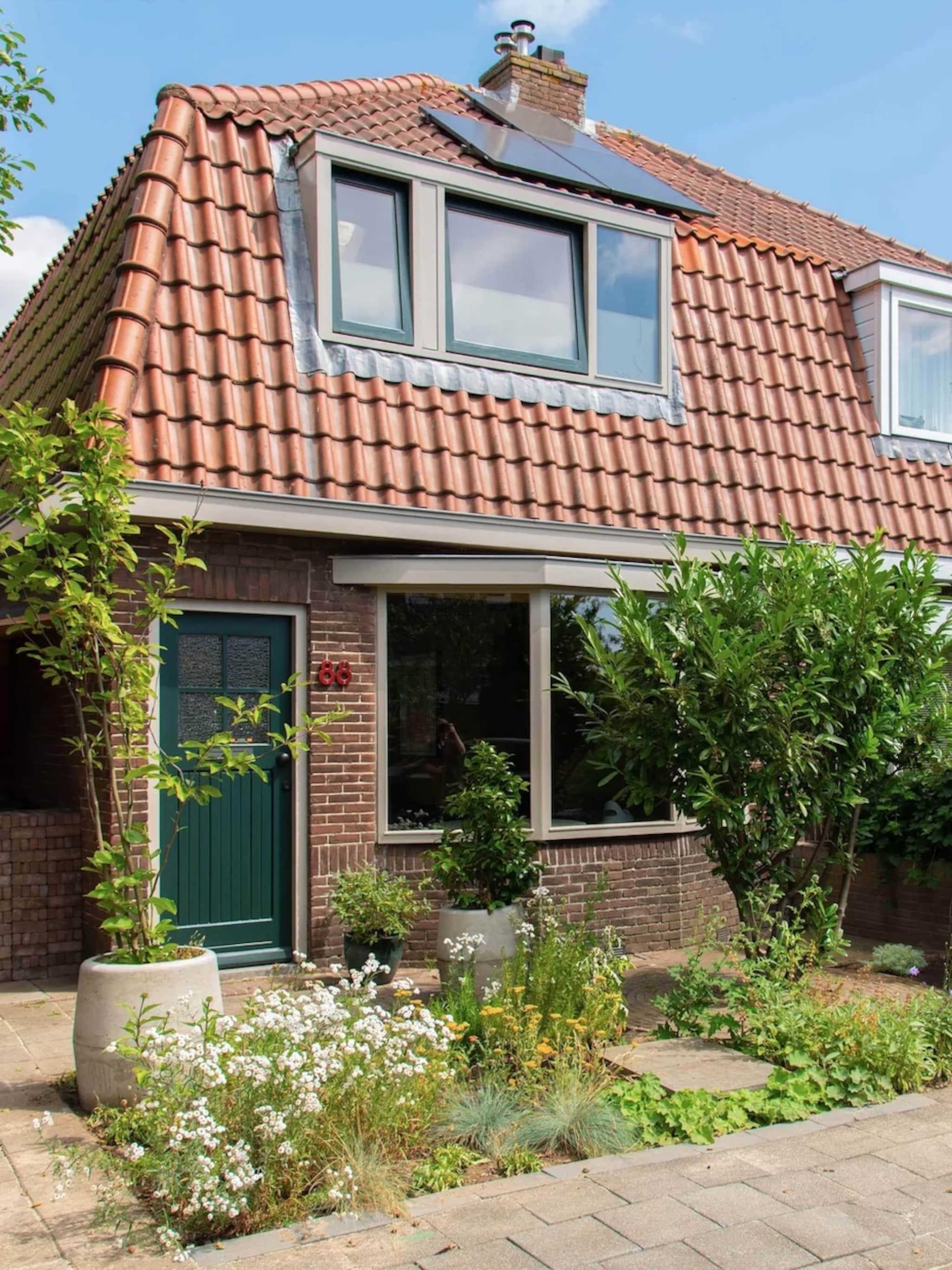 jaren 30 woning beverwijk gele muren