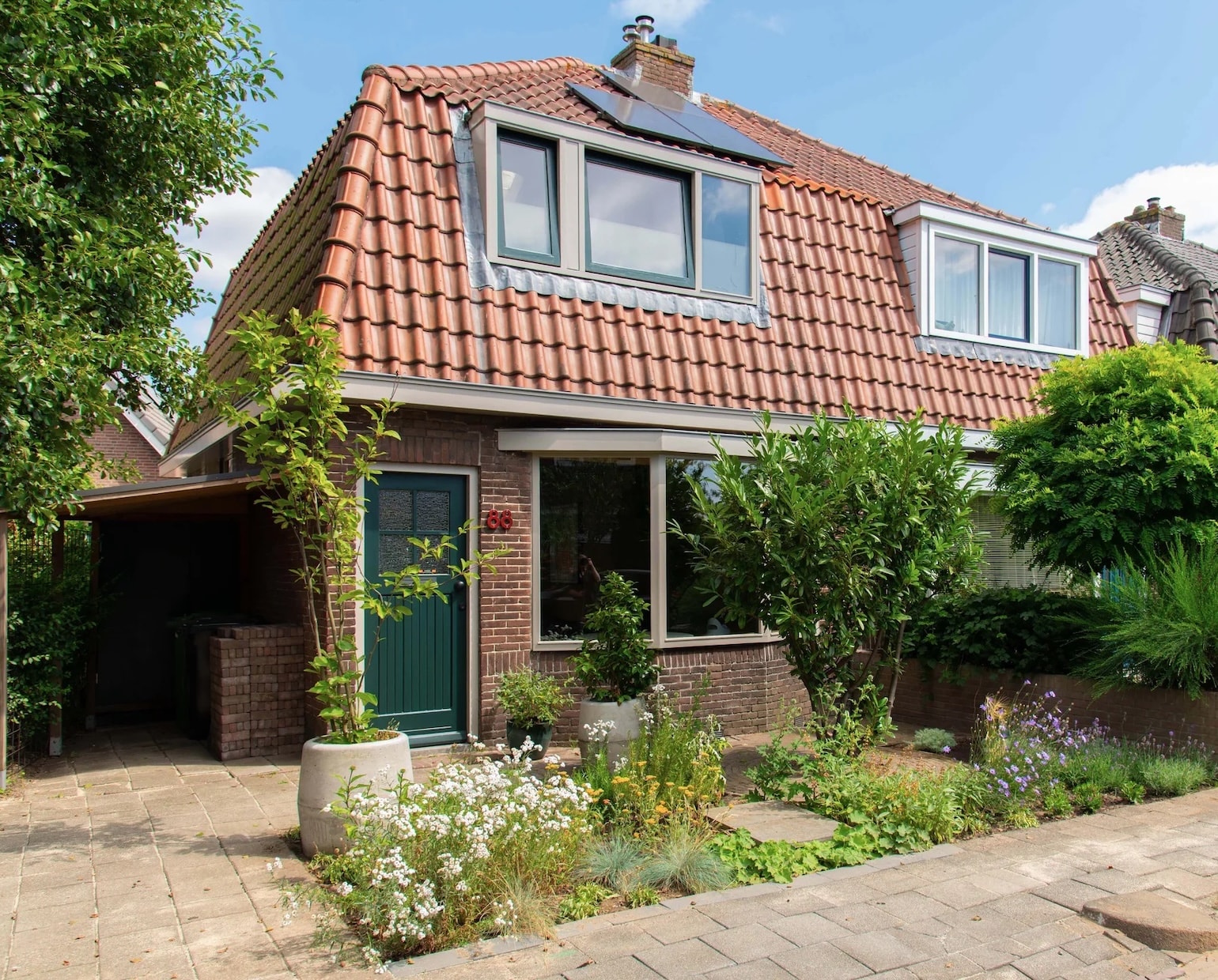 jaren 30 woning beverwijk gele muren