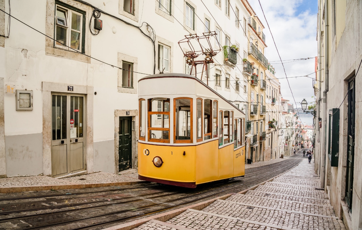 Tram 28 in Lissabon