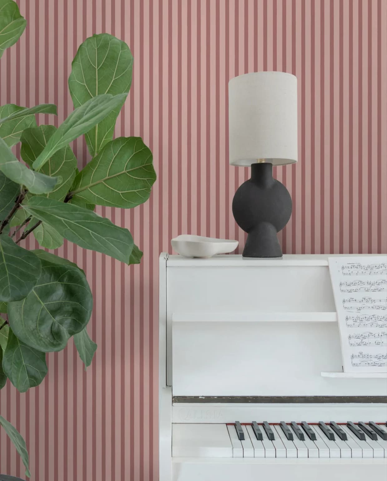 Behang geschilderde strepen bordeaux rood en roze - 50 x 900 cm - 935398 Sanders & Sanders