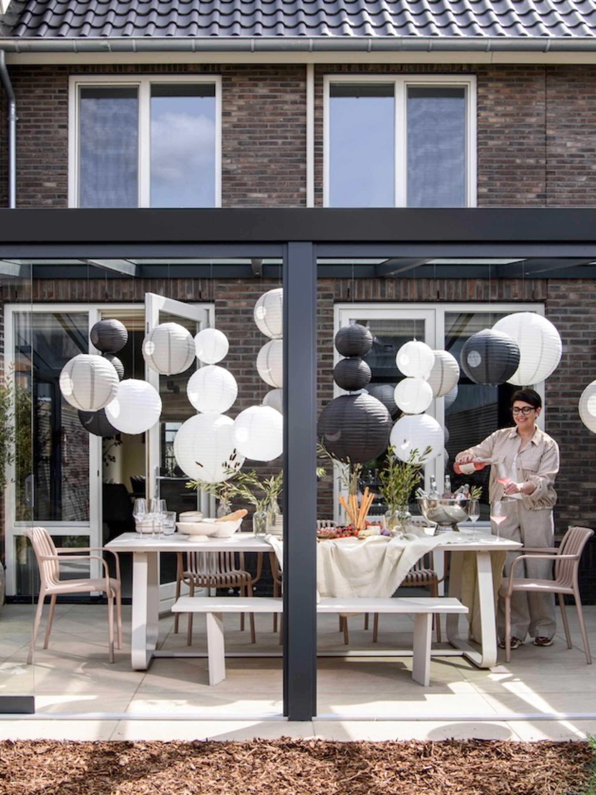 feest aan huis zo maak je een tuinkamer avondproof