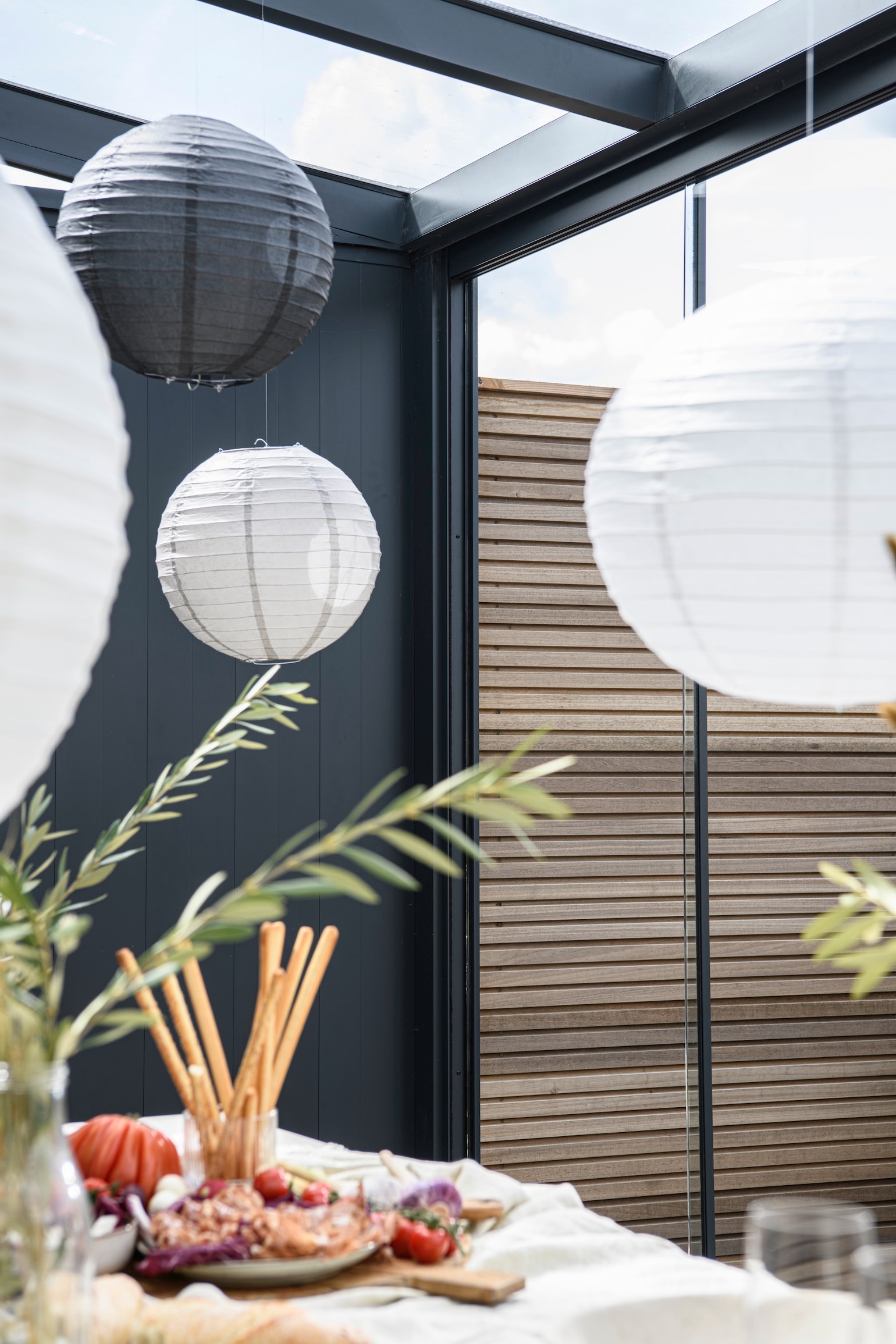 feest aan huis zo maak je een tuinkamer avondproof