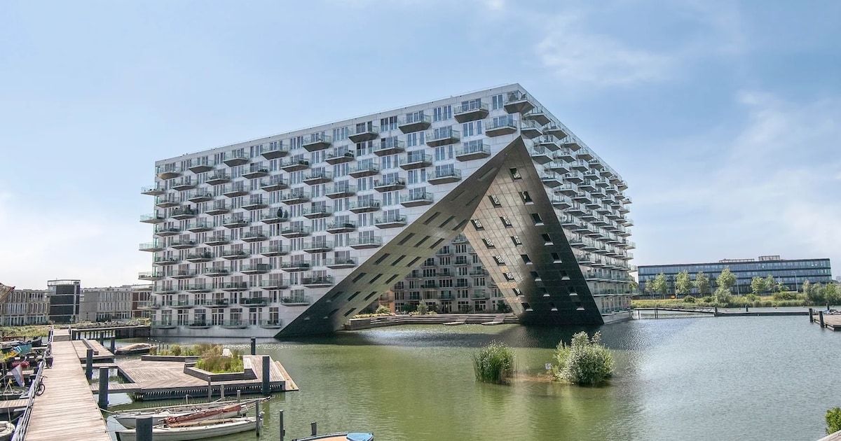 Funda-parel: dit penthouse heeft twee marmeren badkamers, met één opvallend verschil