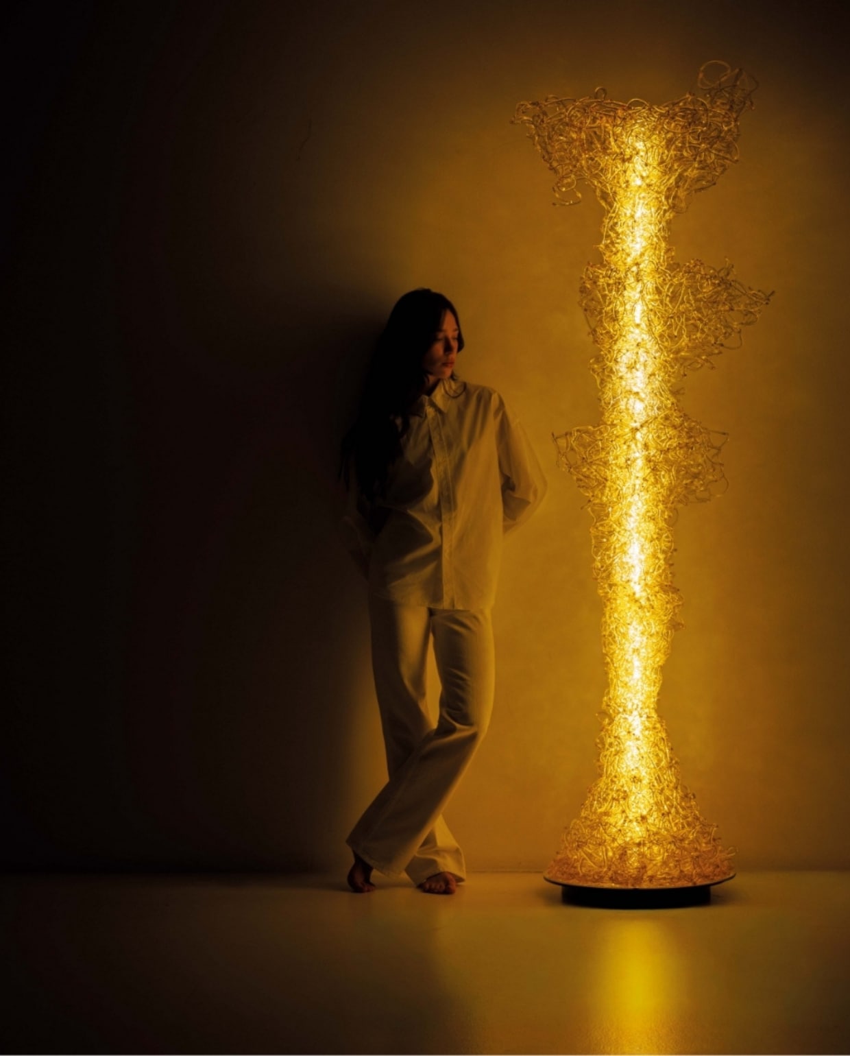Vloerlamp Dilly, Jacopo Foggini X Edra  vtwonen 07-2026 | fotografie Marc Rodríguez Ruiz