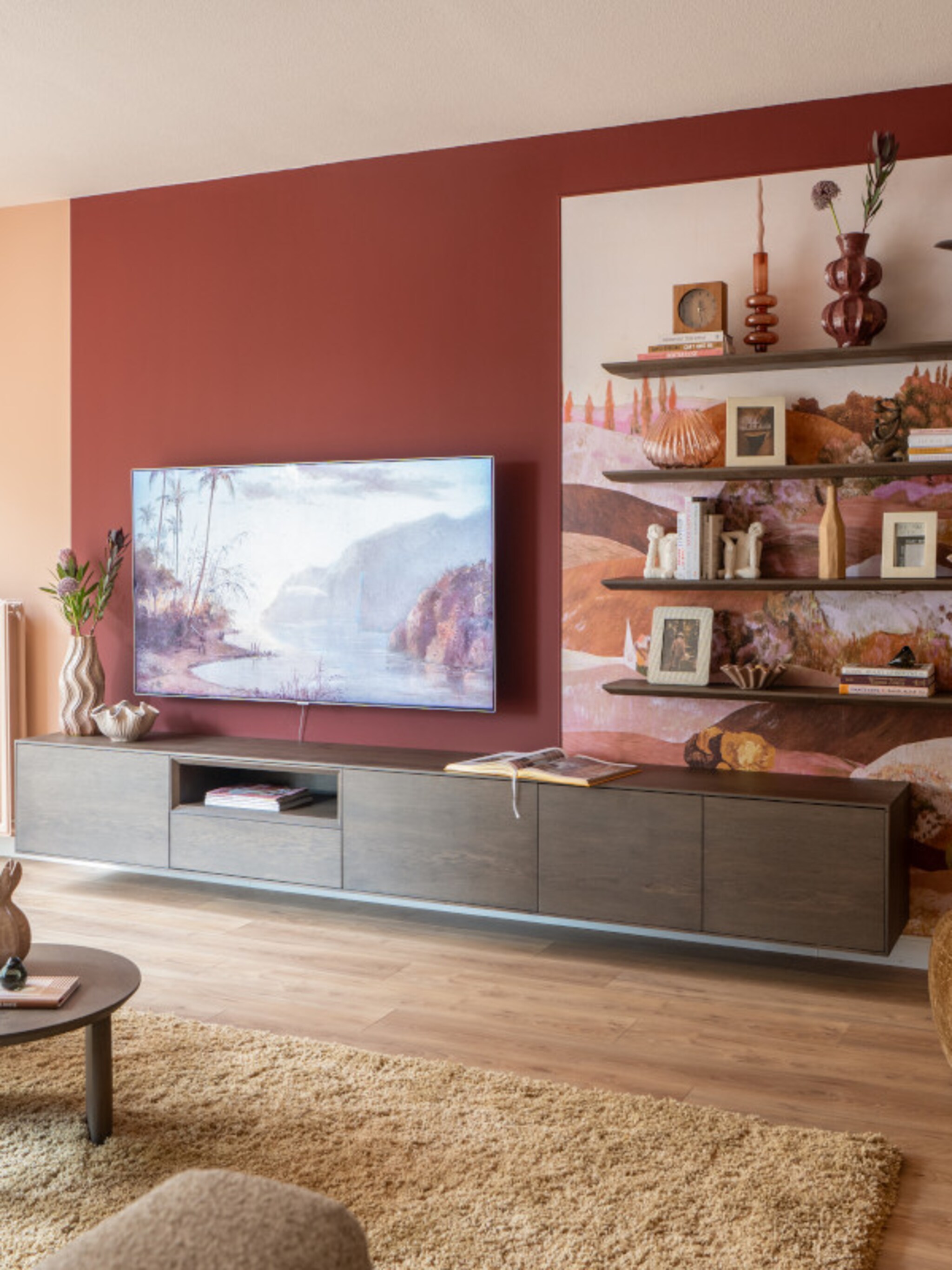 de tv wand als kleurrijke blikvanger