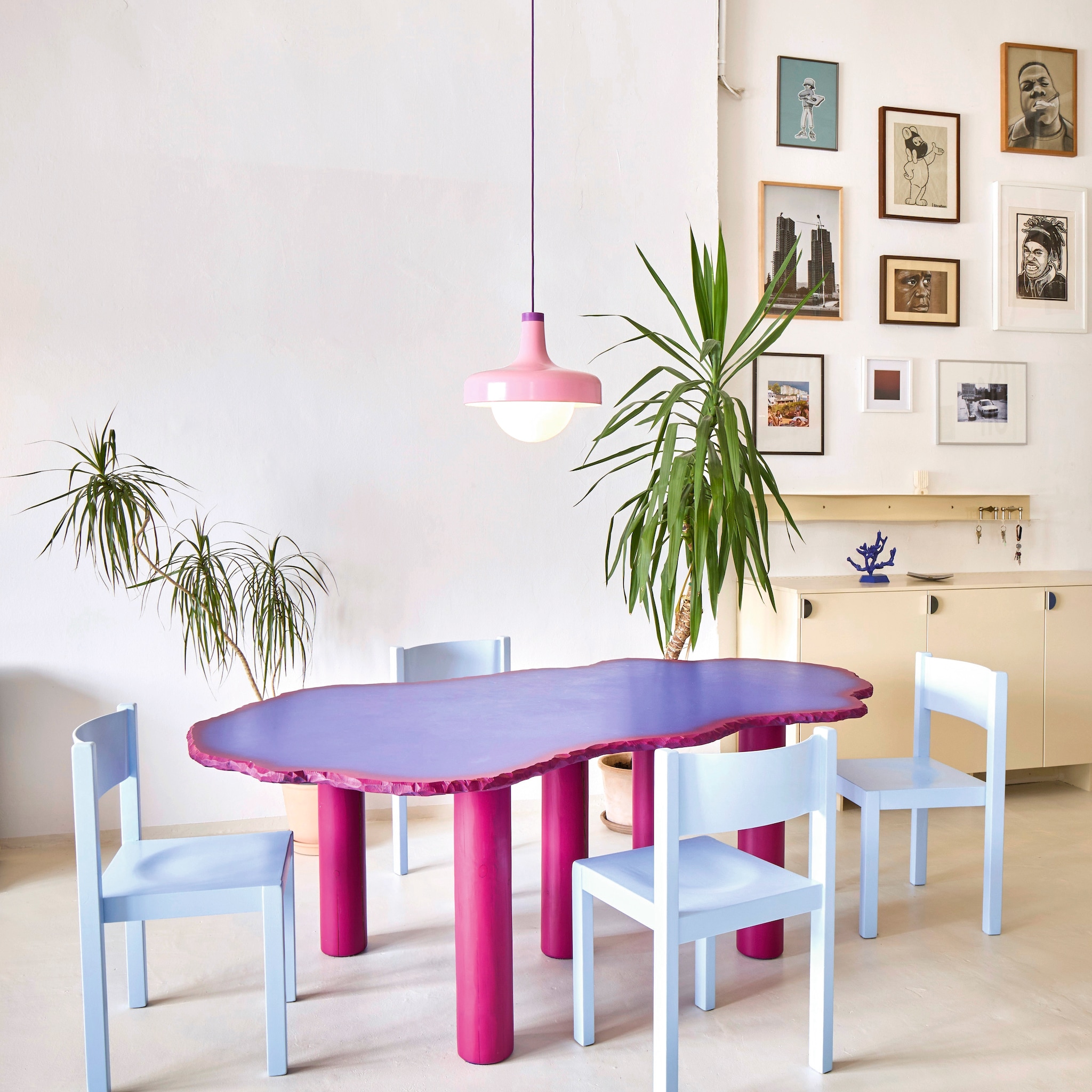 binnenkijken in loft met expressieve stijl