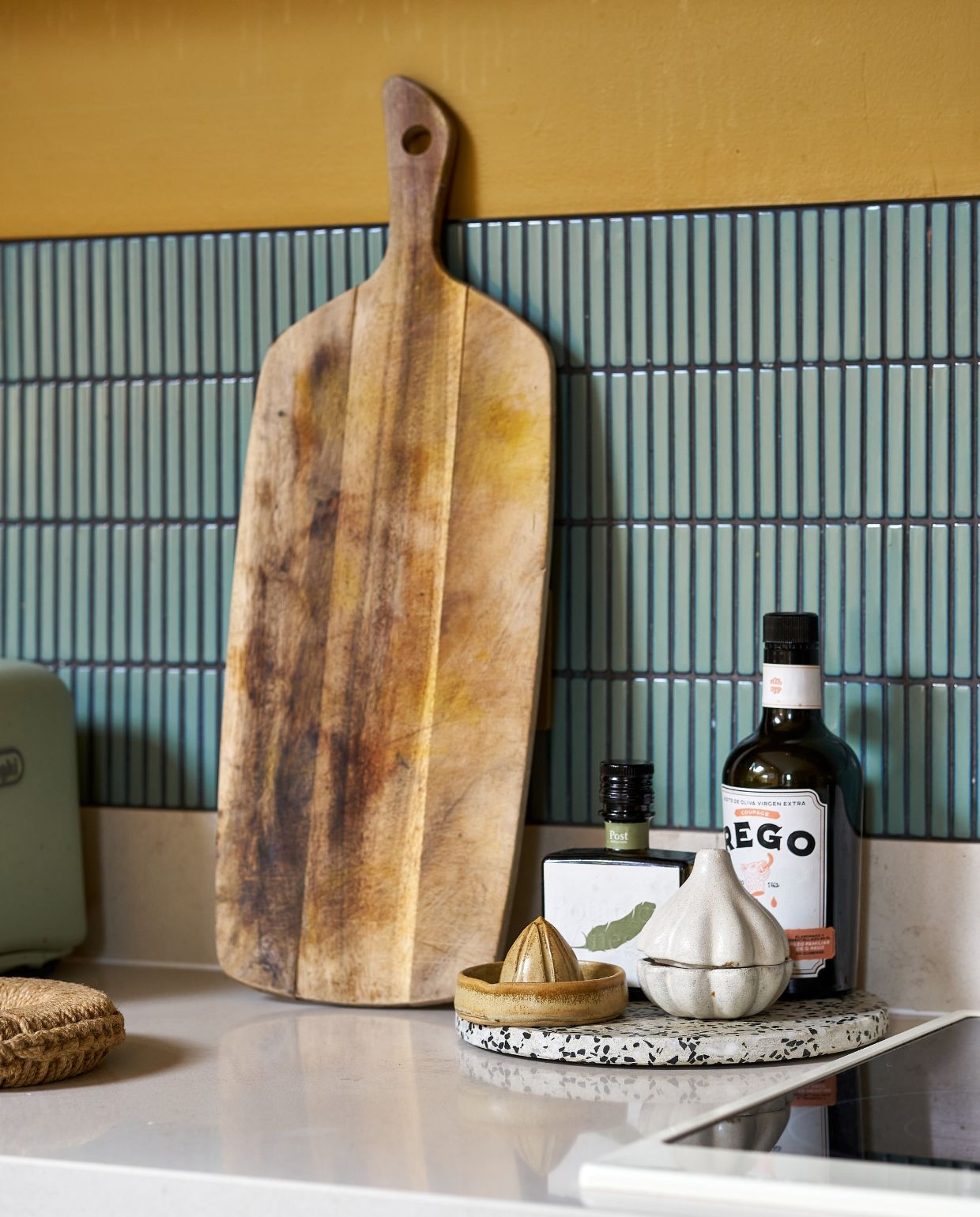 Serveerplank Jay Hill, tegels Mosaic Factory. vtwonen 11-2024 | fotografie Claire Bingham